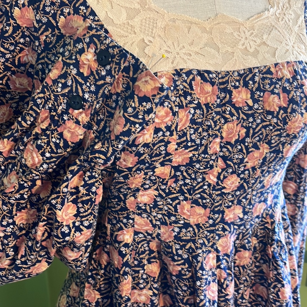 vintage 70s Jodi T of California floral maxi w/lace neckline - Picture 3 of 7